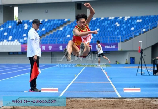 十项全能助跑距离丈量，毫厘之差影响起跳